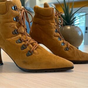 Manolo Blahnik Oklamod Brown Suede Heeled Boot
Size 37.5